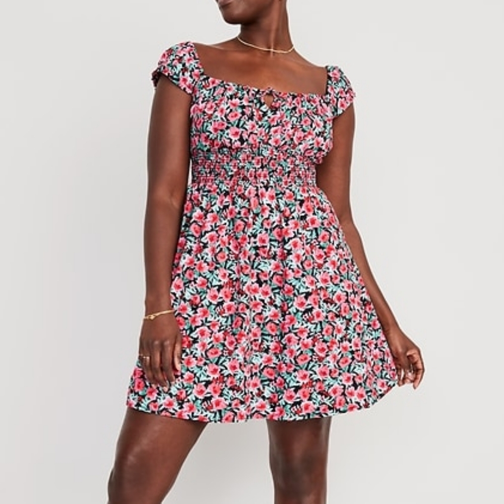 Women's Old Navy Waist-Defined Floral Mini Dress in Painted Floral (Size M)